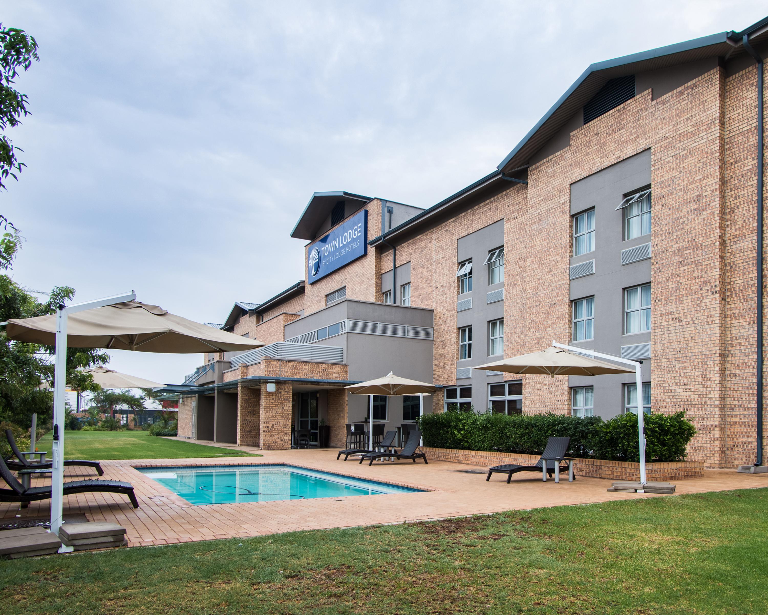 Town Lodge Габороне Экстерьер фото